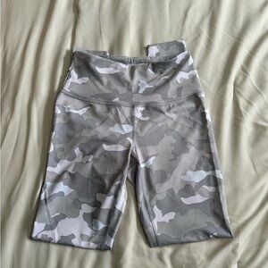 Fila Camouflage Leggings in Gray and White